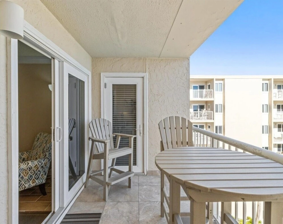 Holiday Surf And Racquet Club 610 2 Bedroom Condo by Redawning