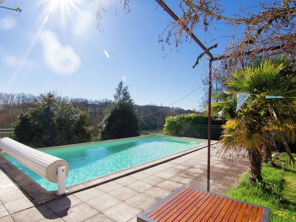 Warm Mansion with Swimming Pool in Sigoules France