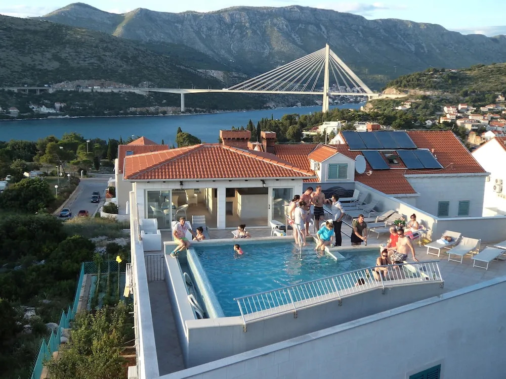 Villa Antea Apartments with Free Parking