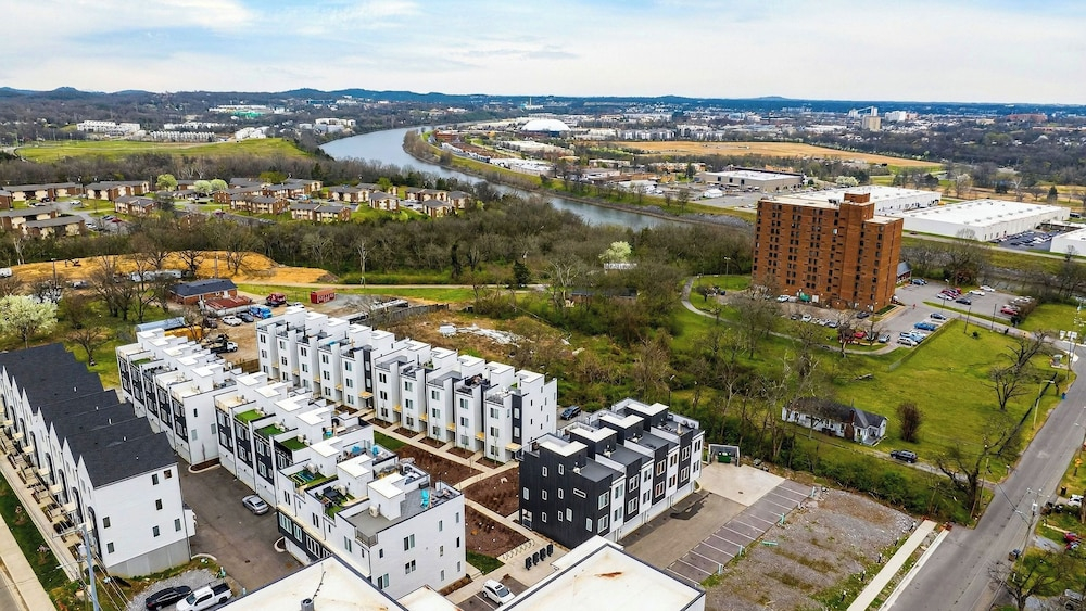 Cliffside Social by Avantstay Rooftop Lounge + Firepit + + Mini Gold + Game Room Near Broadway
