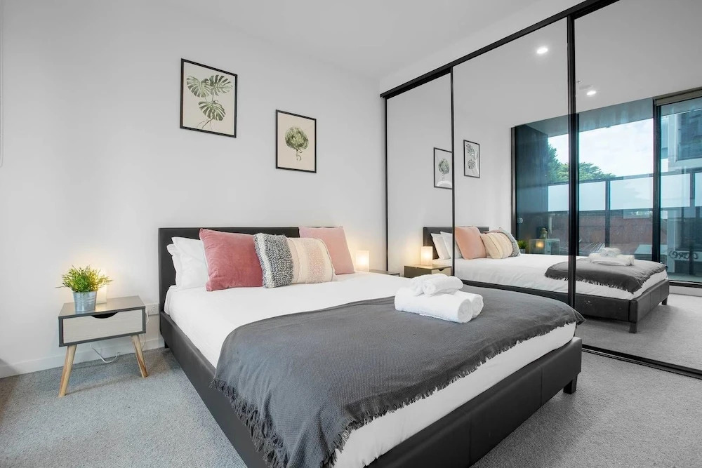 91cozy One Bedroom South Yarra Lively Neighbour