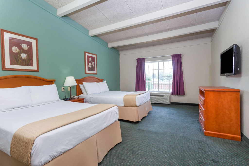 Days Inn & Suites by Wyndham Lexington
