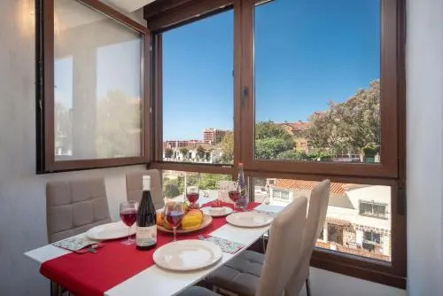 Apartamento con terraza y piscina junto a la playa
