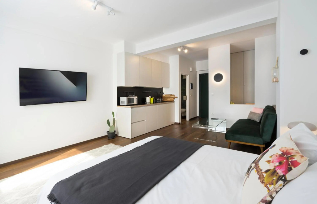 Athens' Best Location- Stunning & Spacious Studio