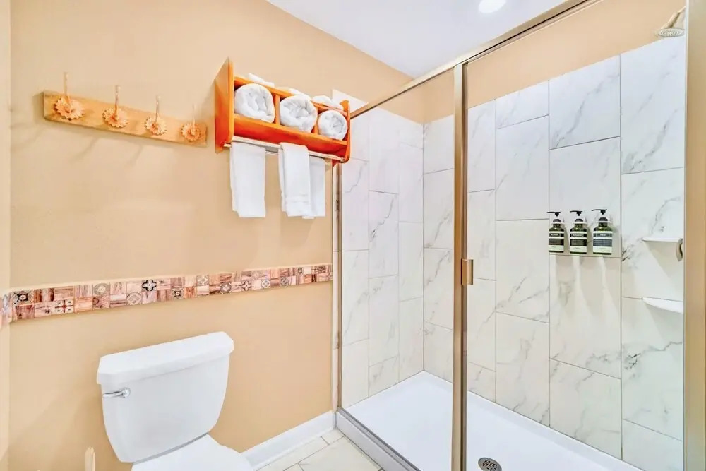 9BR Family Home With Pool Hot tub and BBQ