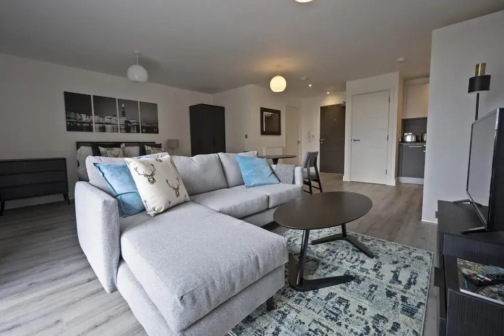 Seven Living Ashford - Luxury Studio Apartment
