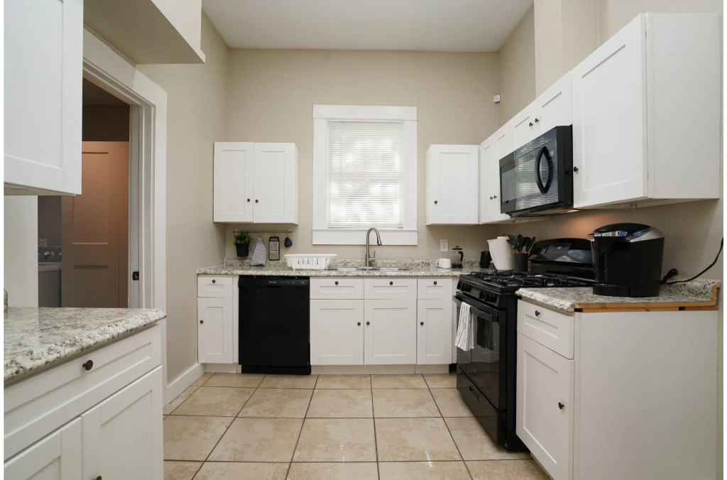 Amazing Fully Fenced Home Only 5 Mins From Downtown