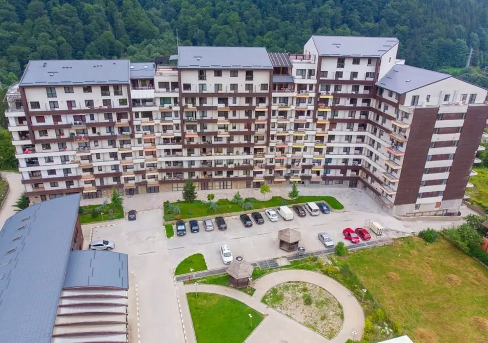 Snow Apartments