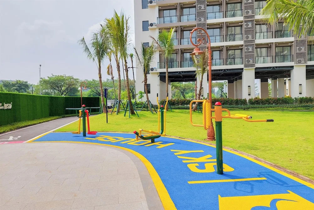 Modern Look 2Br At Sky House Bsd Apartment