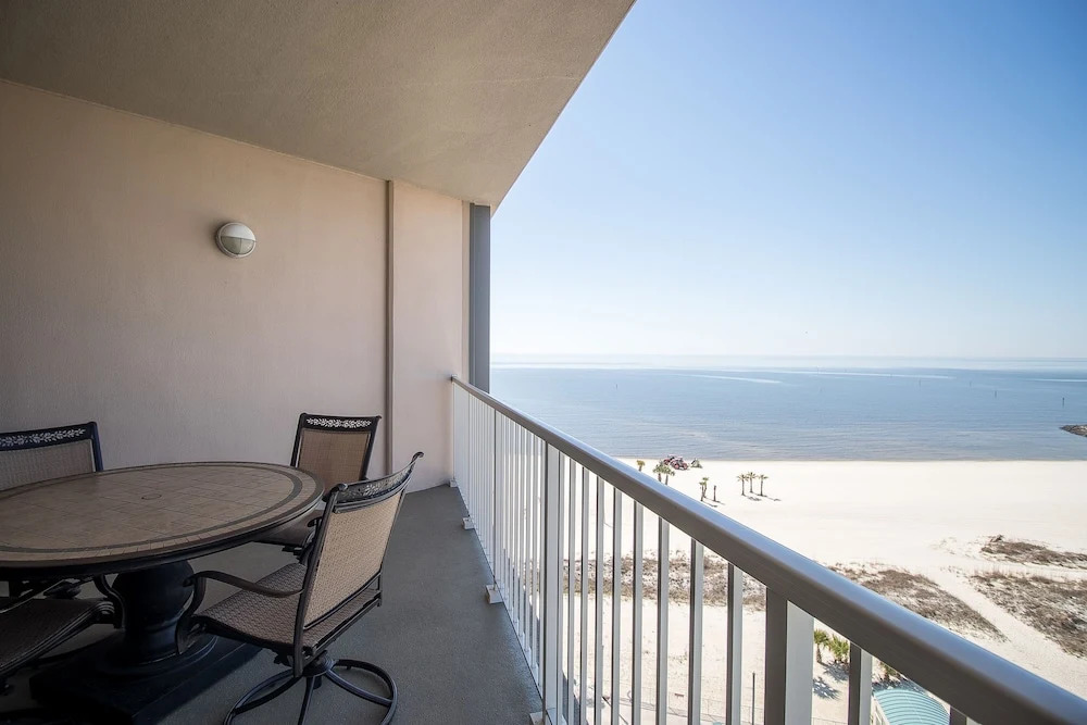 Sea Breeze 1011 Penthouse