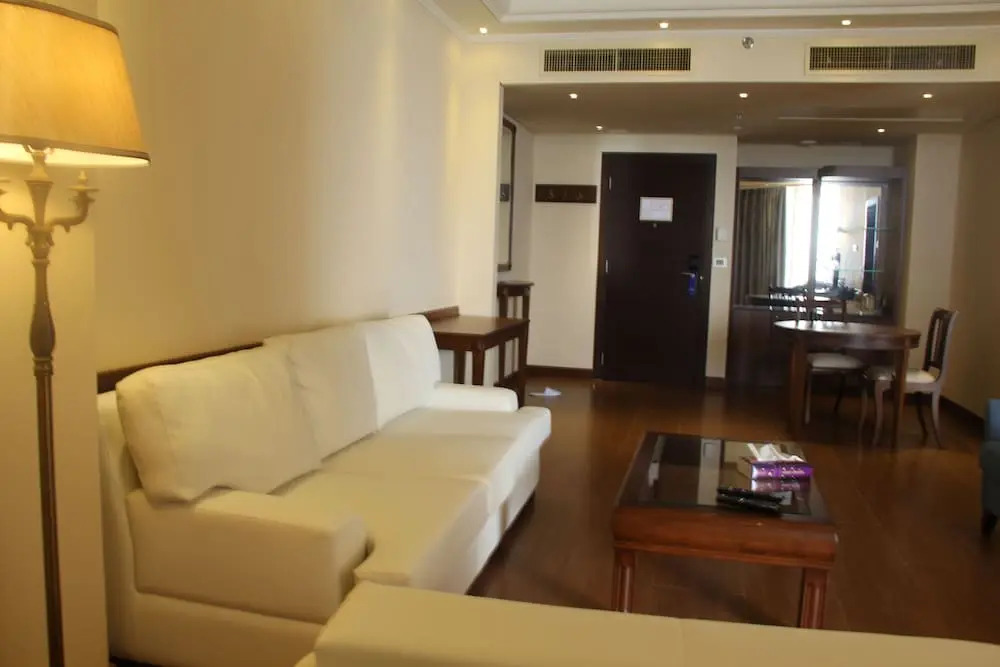 Golden Tulip Jiyeh Marina