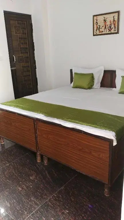 POP 89621 Hotel Yuvraj Place