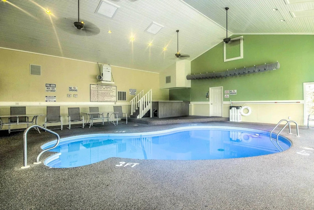 Village of Four Seasons Condo w/ Lake Access