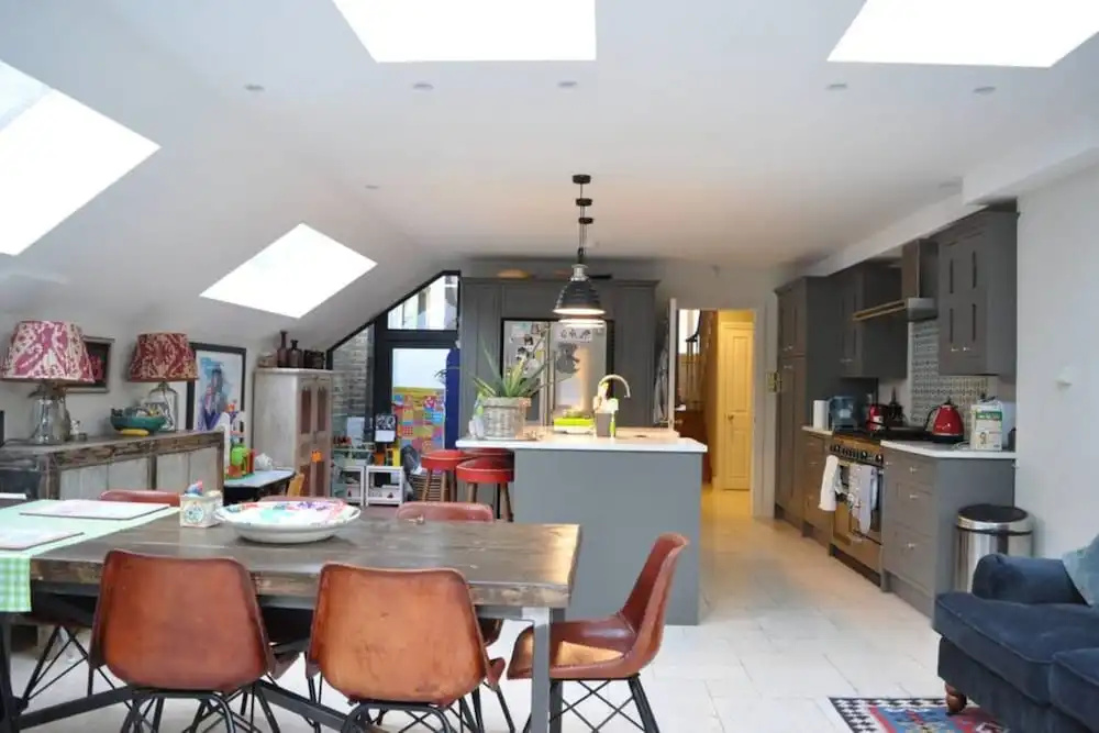 Spacious 2 Bedroom Property in Great Location