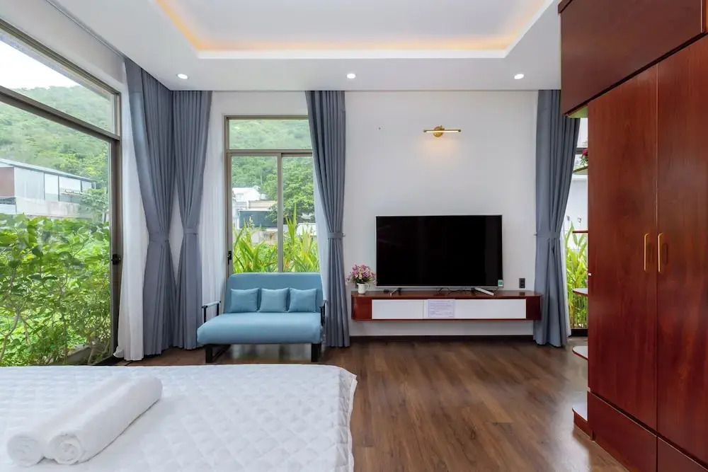 Nancy Grand Strip Villa Pool new 1