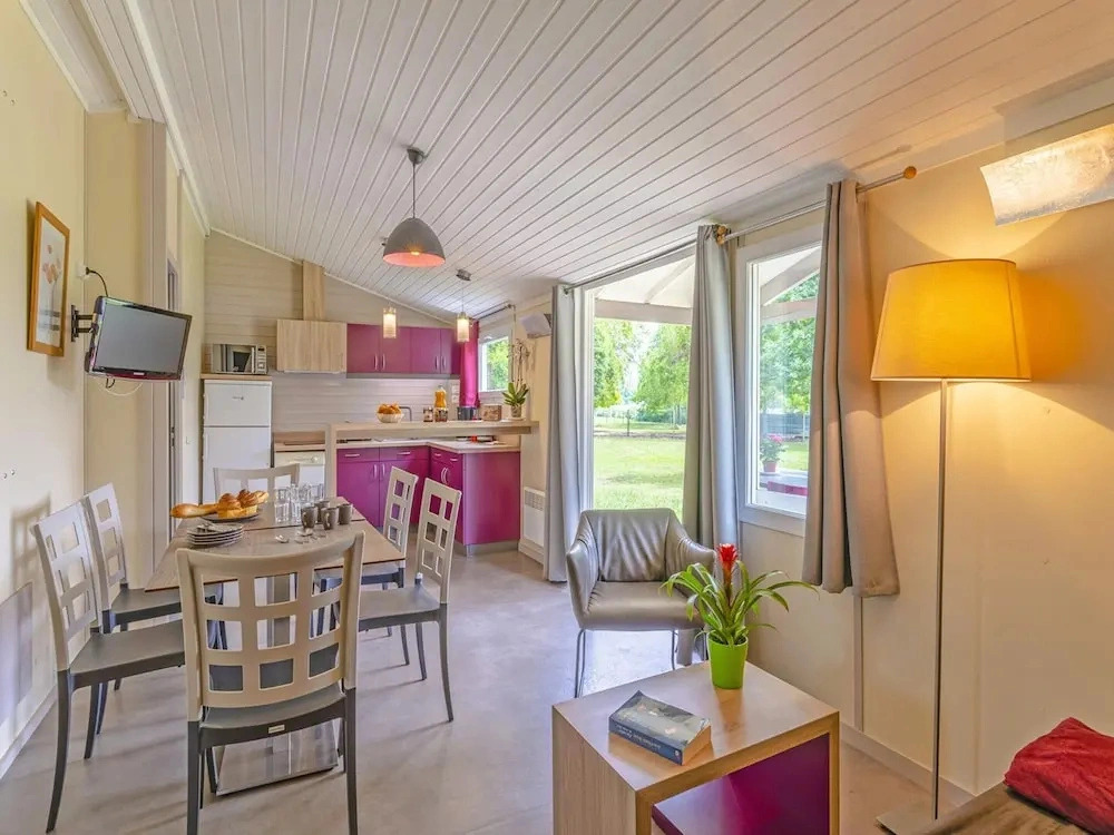 Cosy Cabin by the River for 6 Guests