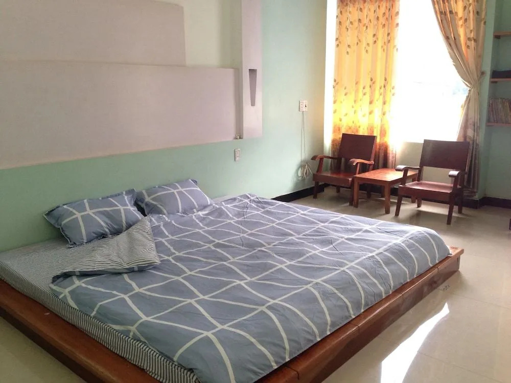 10pm Hostel