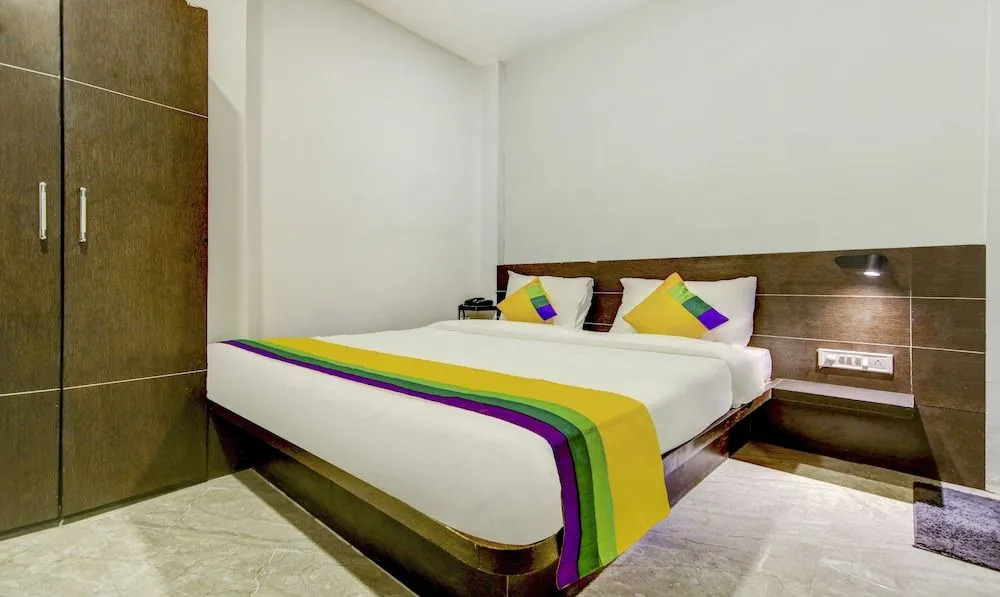 Hotel O S7
