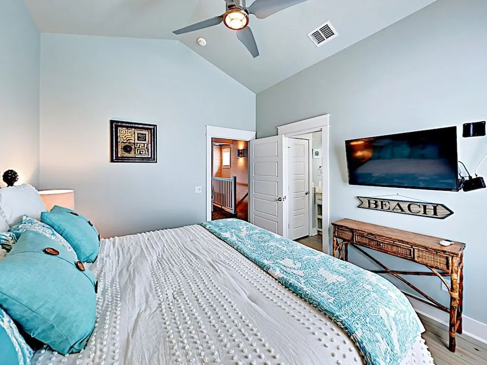 Stylish New #102 - 3 Br Townhouse