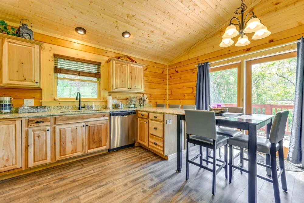 Maggie Valley Cabin 4 Mi to Cataloochee Ski Area!