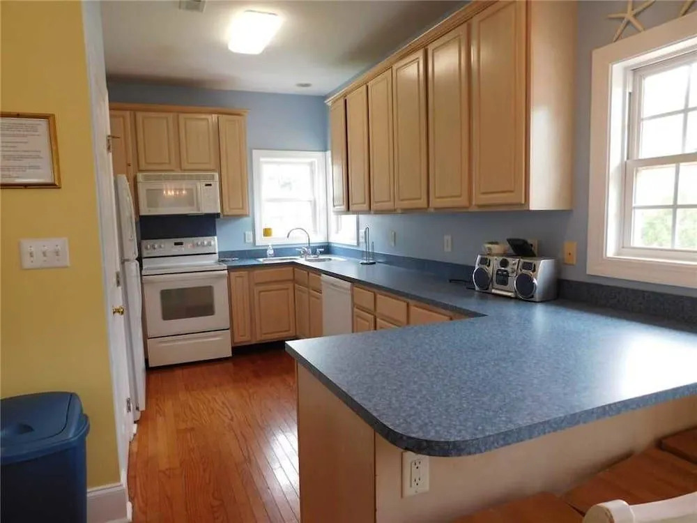Sea What Happens 4 Br home by RedAwning