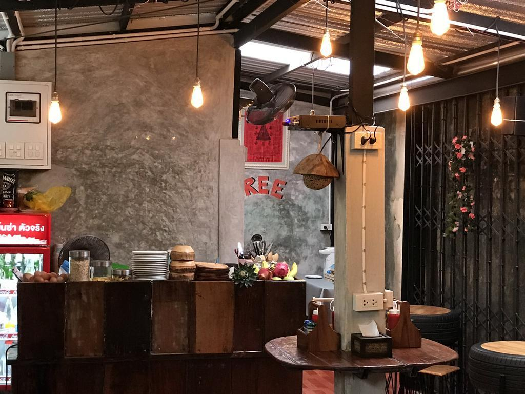 The Alley Hostel & Bistro