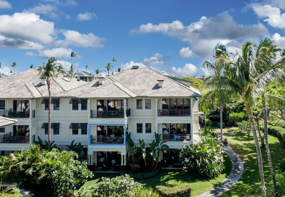 Kolea Circle #16e 2 Bedroom Condo by RedAwning