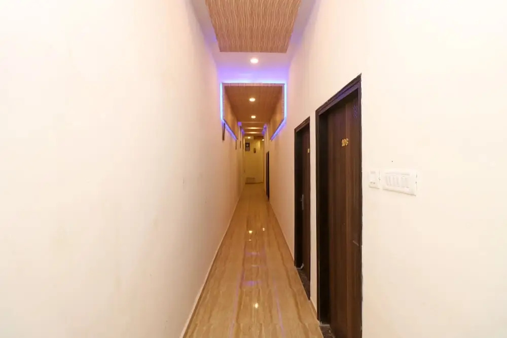 OYO 10991 Hotel Gagan