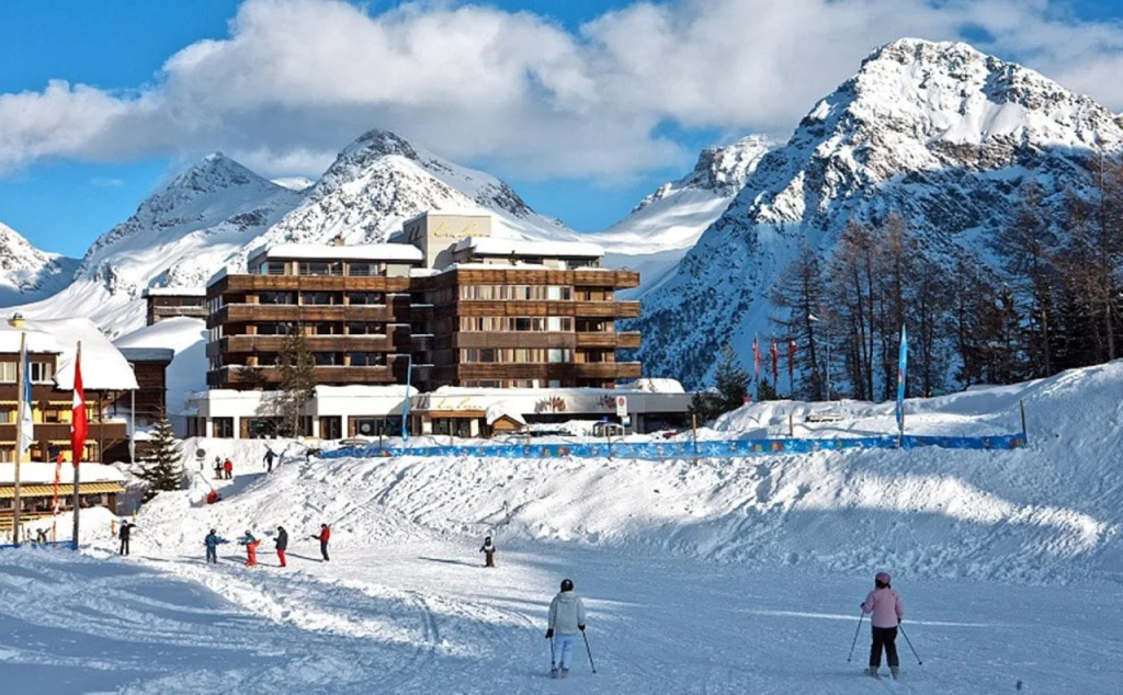 The Grand Arosa - Pop-Up Hotel Self Check-in