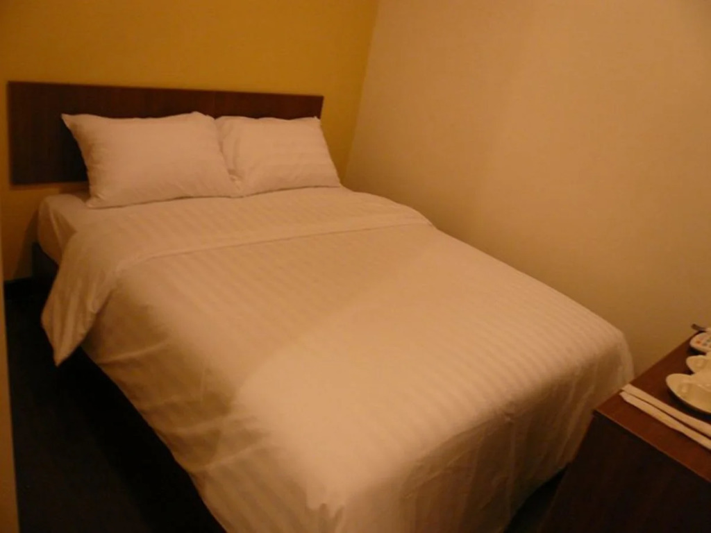 101 Lake View Hotel