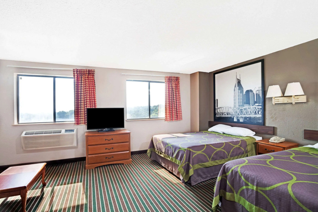 Super 8 by Wyndham Nashville/ Dntn/ Opryland Area