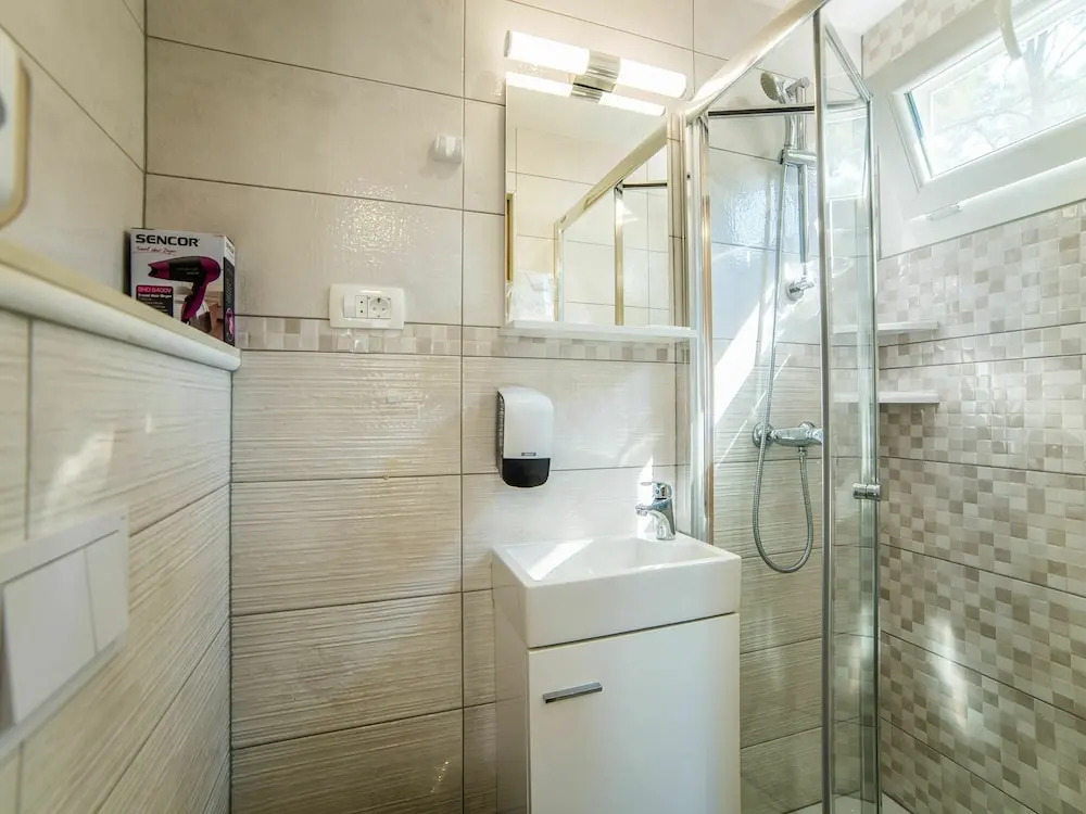 Nice Chalet With 2 Bathrooms and a Dishwasher Near Pula