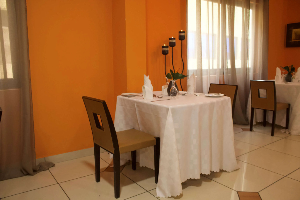 Oak Plaza Hotels East Airport