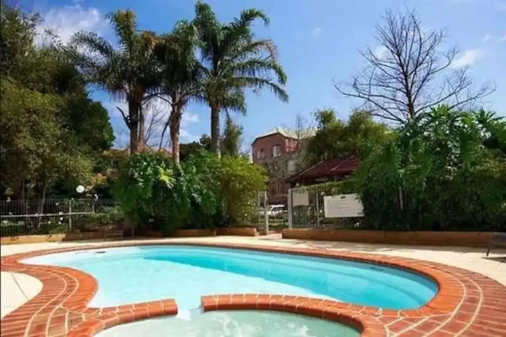 Luxury Spacious 2 Bedroom Fitzroy Apartment