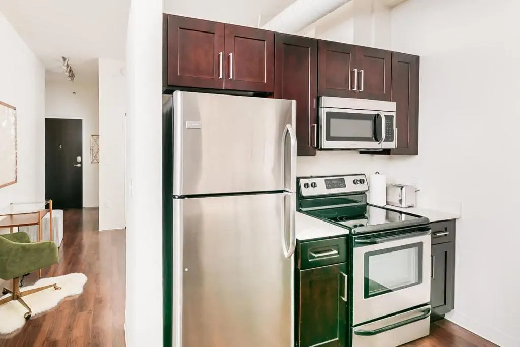 1BR Luxury Studio Historic Building, Parking, Rooftop Deck & Gym