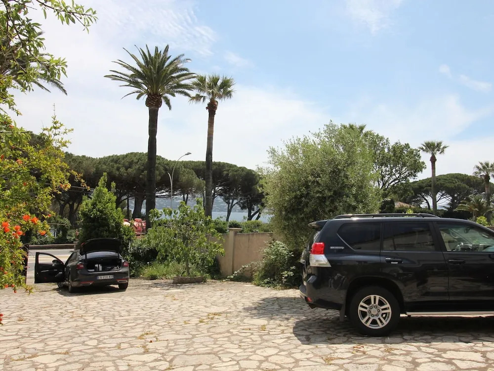 Magnificent Villa in Grimaud With Swimming Pool