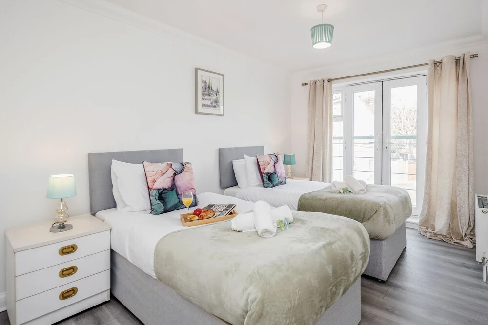 2br-sleeps4-parking-eastlondon