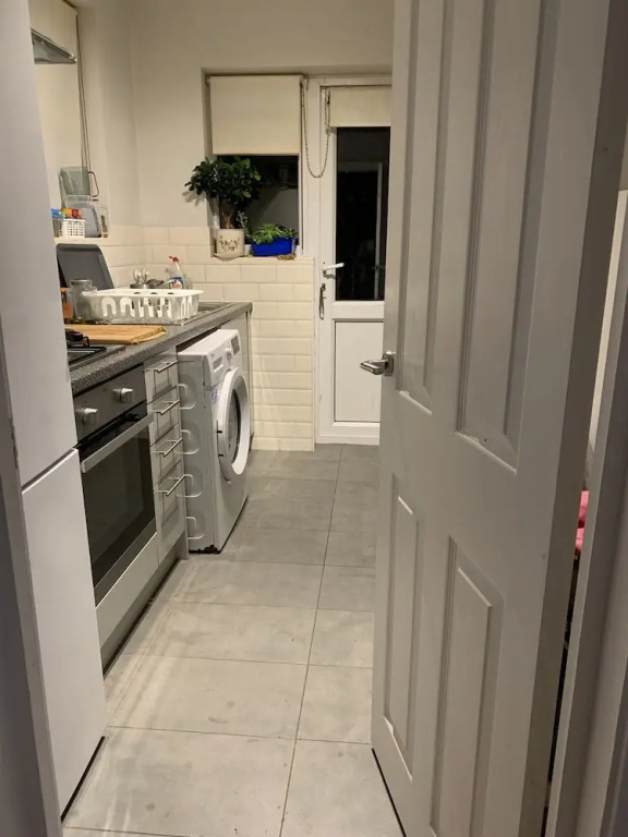 Immaculate 4 Bedroom House, Near Central London
