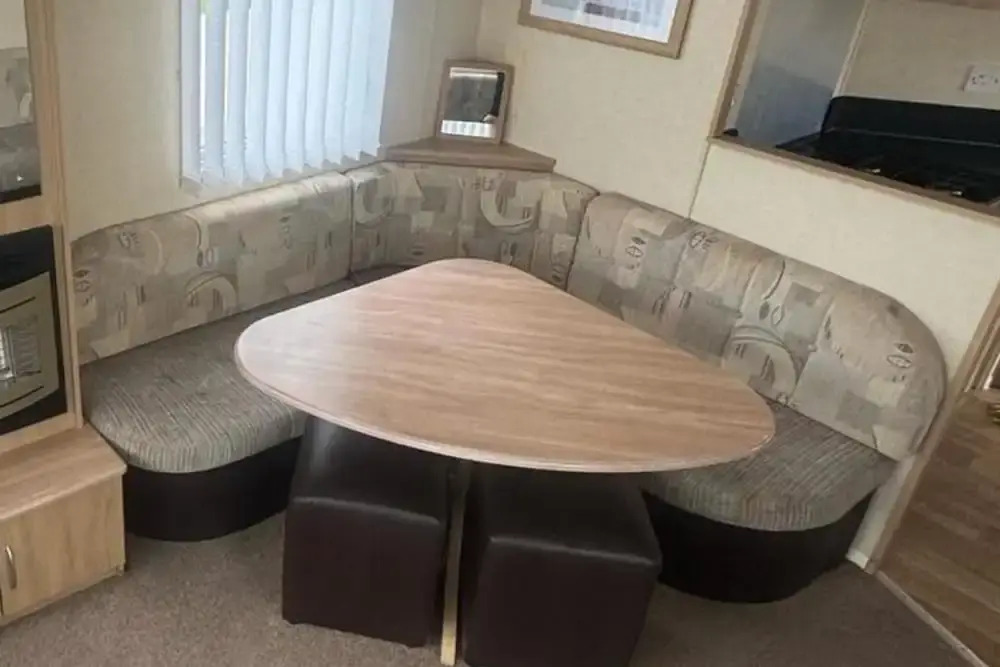 3 Bed Caravan - Sleeps 8 - Pets - Parking