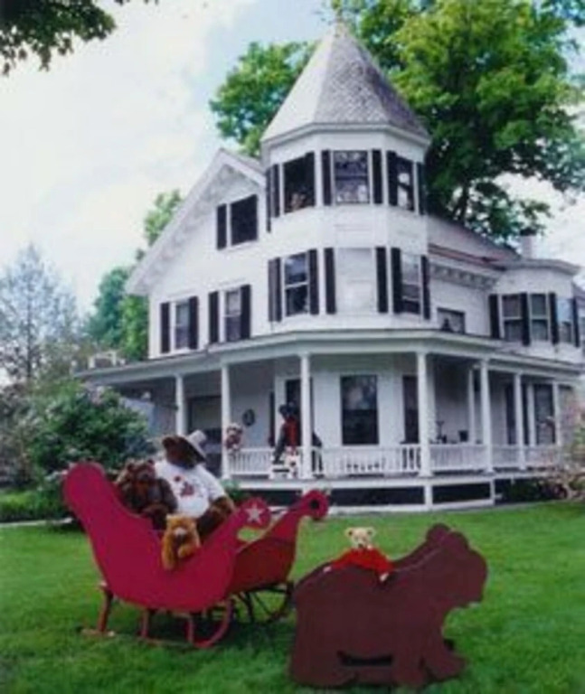 Hugging Bear Inn
