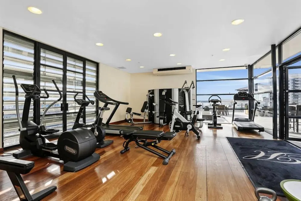 Renovated Apt with huge deck & car park