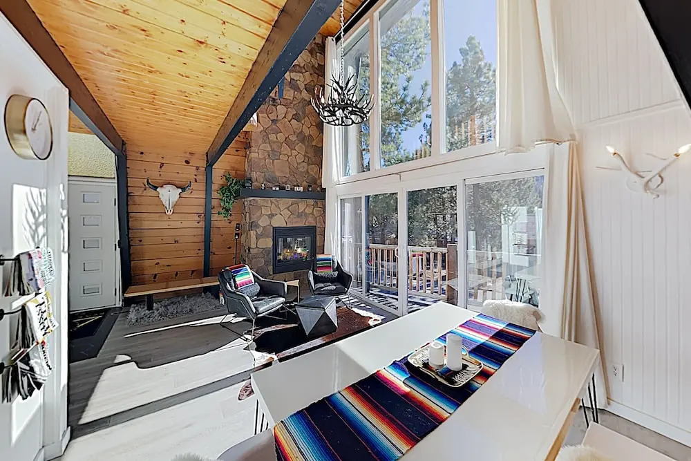 Rustic-chic Remodel W/ Fireplace, Deck & Hot Tub! 3 Bedroom Cabin