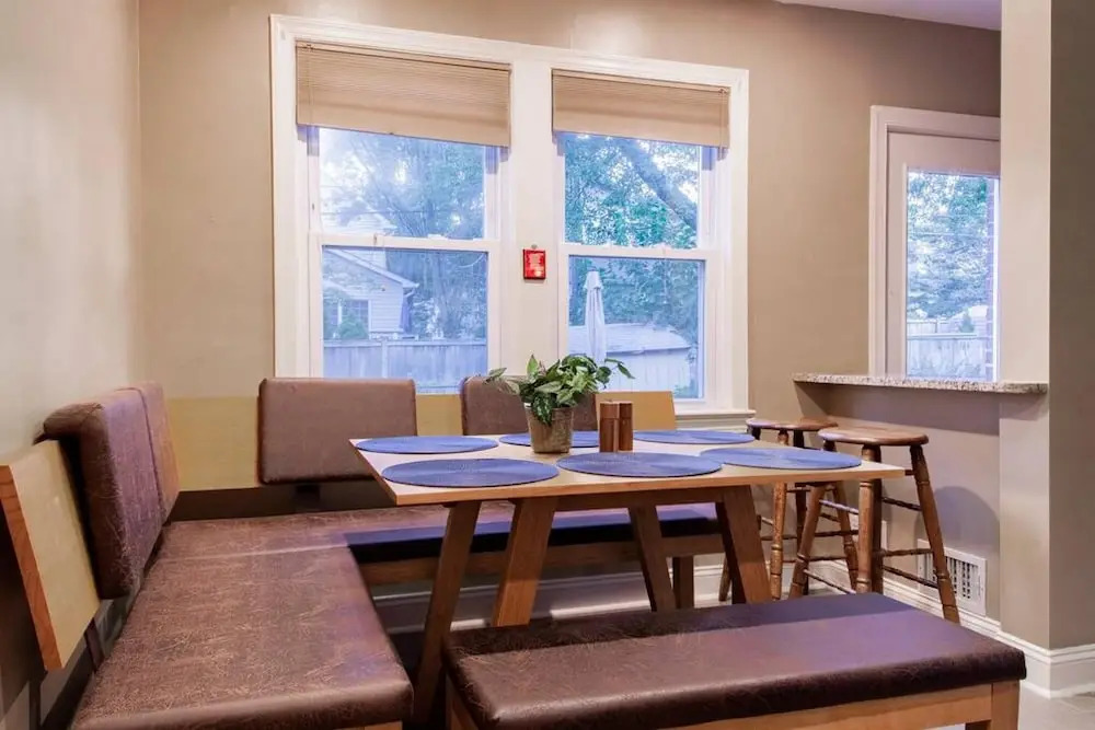 Pentagon City Homestay Parking Available