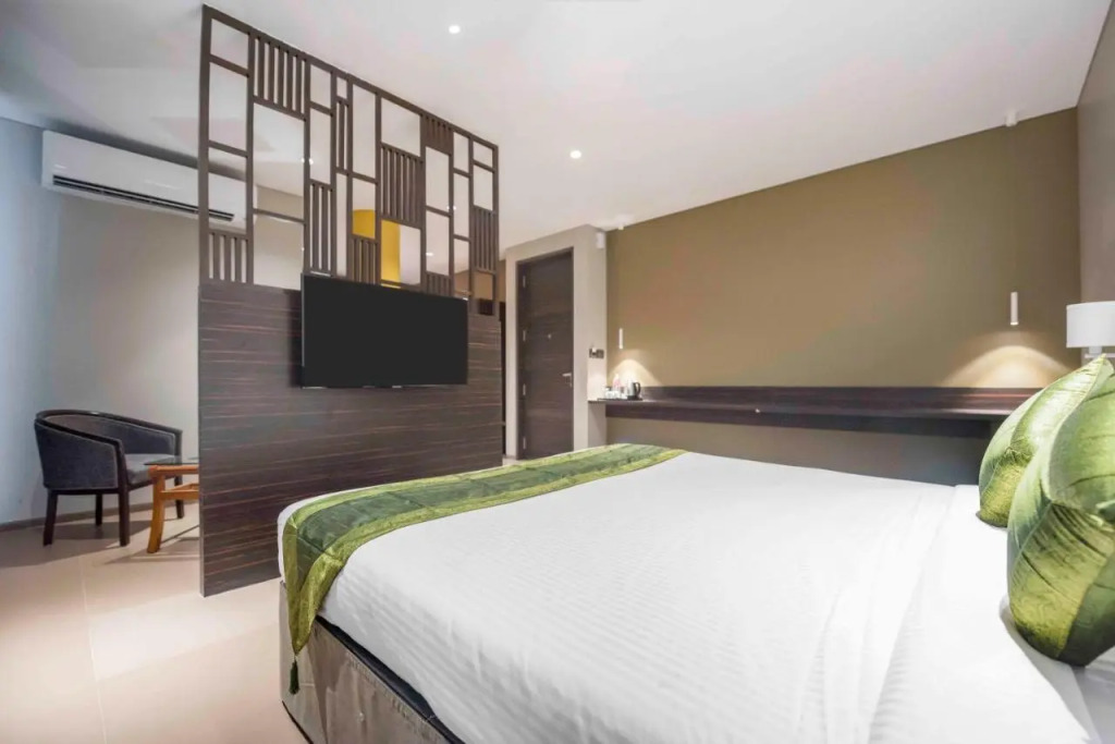 Treebo Premium Niraali Executive, Hinjewadi