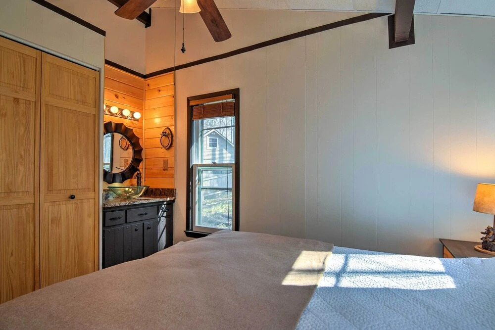 Family Retreat w/ Trail Access in Beech Mountain!
