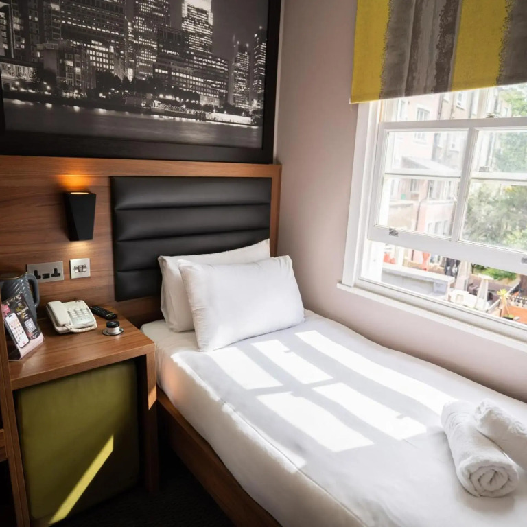 London Court Hotel