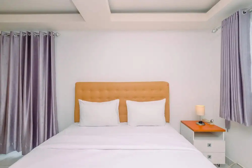 Warm and Comfortable Studio at Amethyst Apartment By Travelio