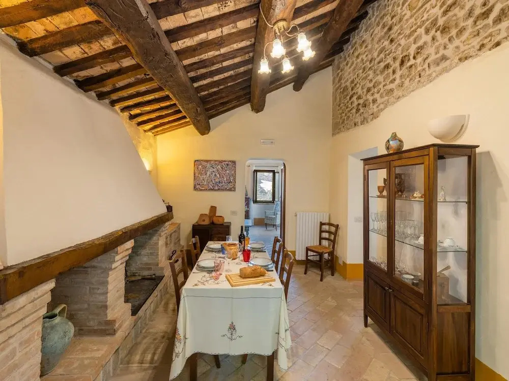 Gorgeous Apartment with Pool near Sibillini Mountains
