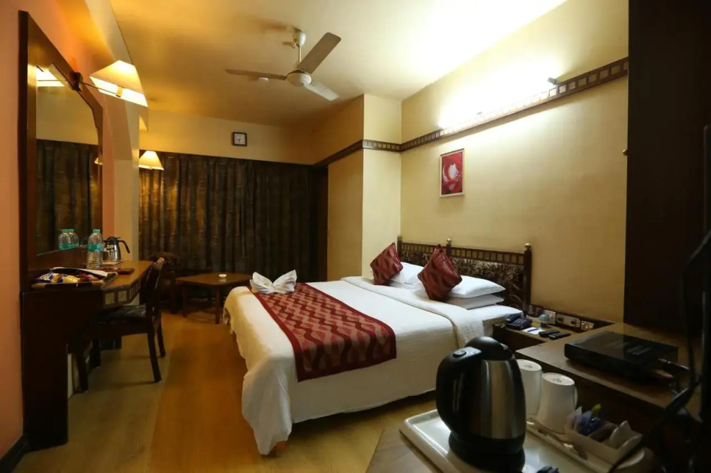 Hotel Rajmahal