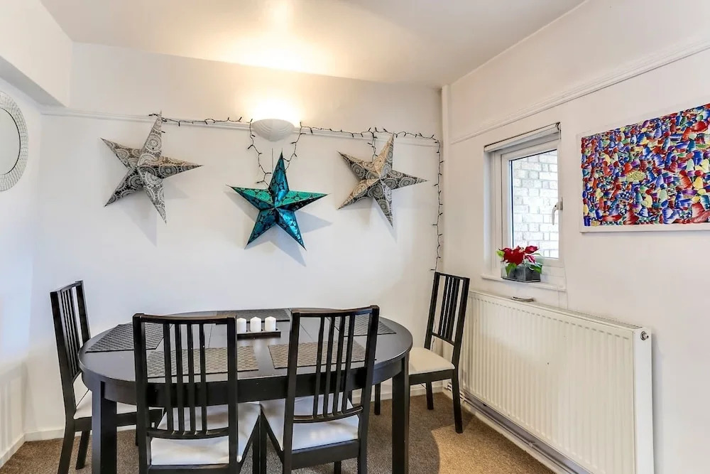 West London 3 bed Home Next to the River!